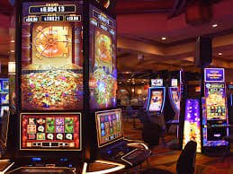 Filipino players enjoying online sports betting on mobile